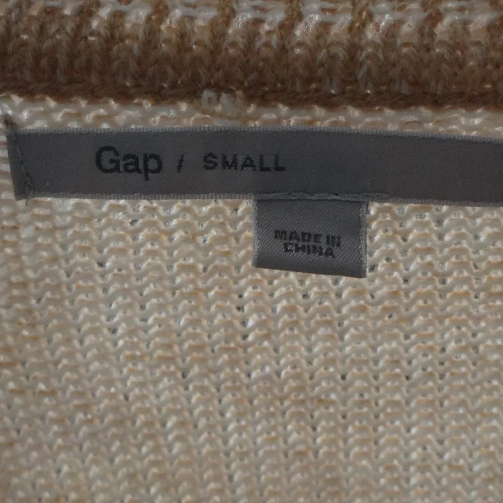 GAP - Picture 3 of 3